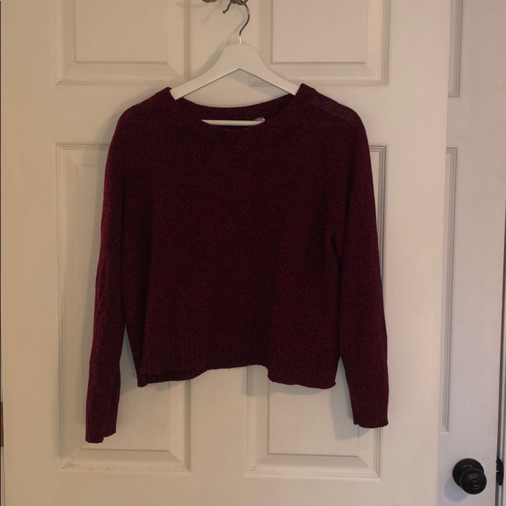 Midriff sweater, pairs perfectly w high waist pant
